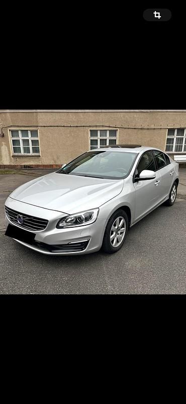 Silber Gebraucht 2018 Volvo S60 Linje Svart Limousine | 10.499 € (Superpreis) - Bild 1/4