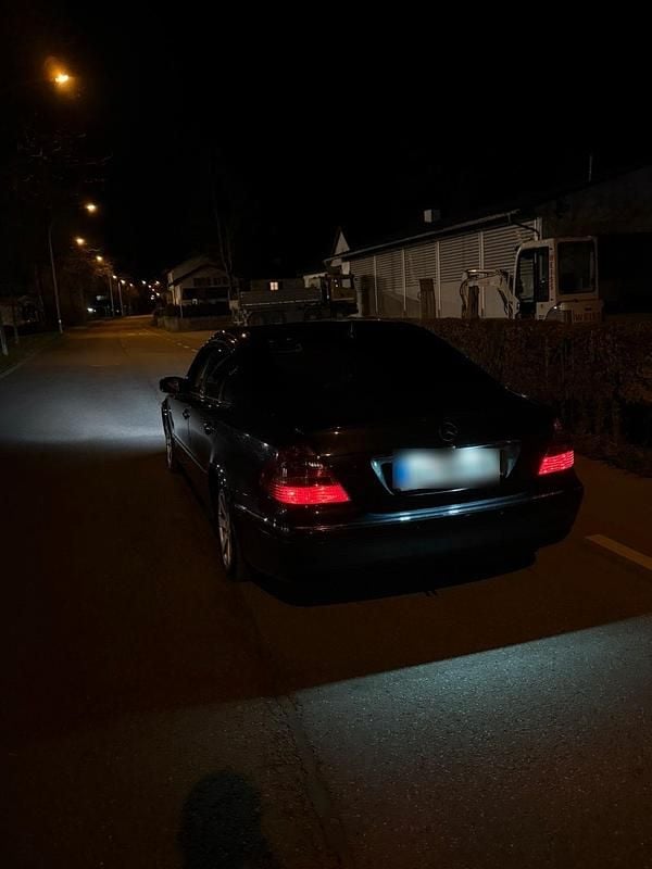 Gebraucht Mercedes E270 177 PS (130 kW) 2002 Blau Limousine