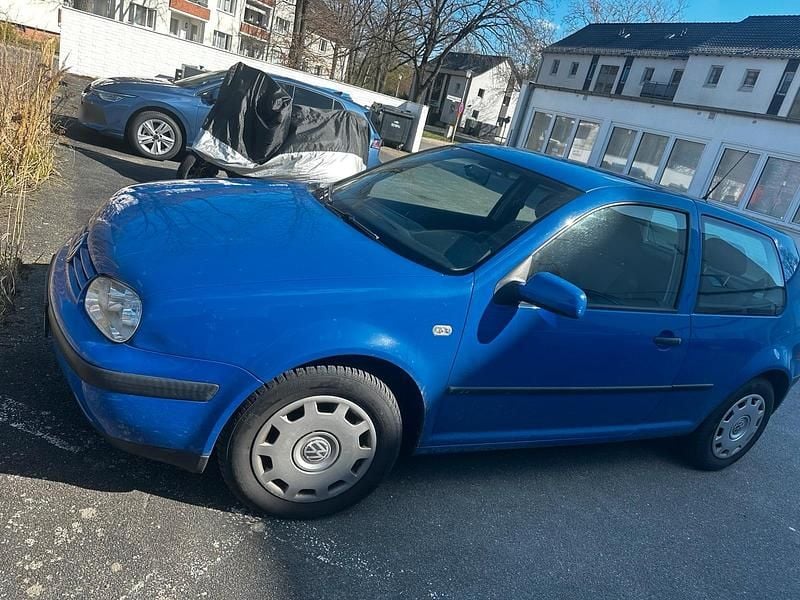 Gebraucht VW Golf IV 75 PS (55 kW) 2001 Blau Kleinwagen
