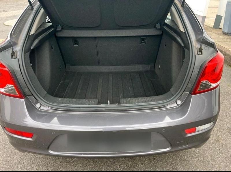 Gebraucht Chevrolet Cruze 140 PS (102 kW) 2013 Grau Kleinwagen