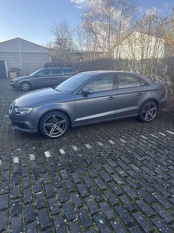 Gebraucht Audi A3 Basis 110 PS (80 kW) 2017 Grau Limousine