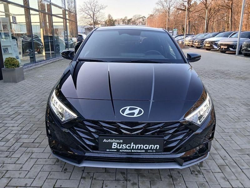 Neu Hyundai i20 Blackline 90 PS (66 kW) 2026 Schwarz Limousine