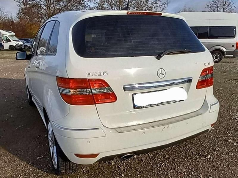Gebraucht Mercedes B200 140 PS (102 kW) 2011 Weiß Van / Kleinbus