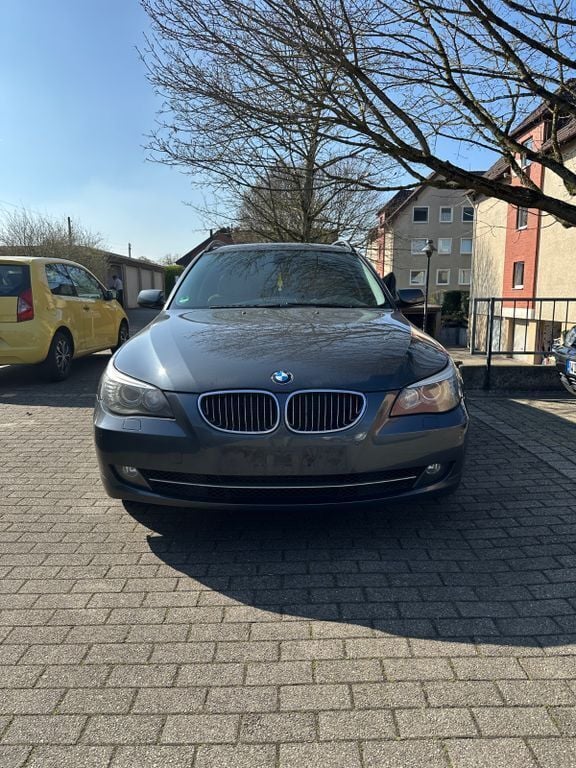 Grau Gebraucht 2008 BMW 530 Exclusive Kombi | 4.700 € (Fairer Preis) - Bild 1/4