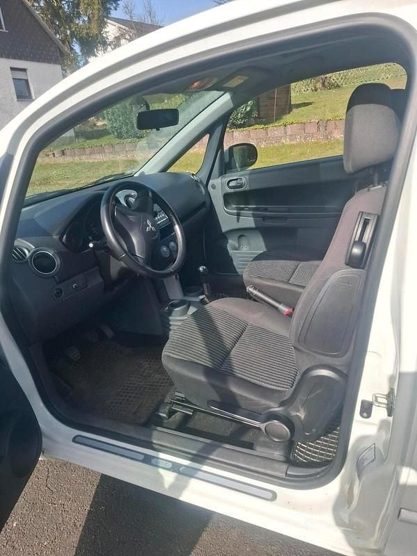 Second-hand Mitsubishi Colt 70 CP (51 kW) 2008 Alb Berlinǎ