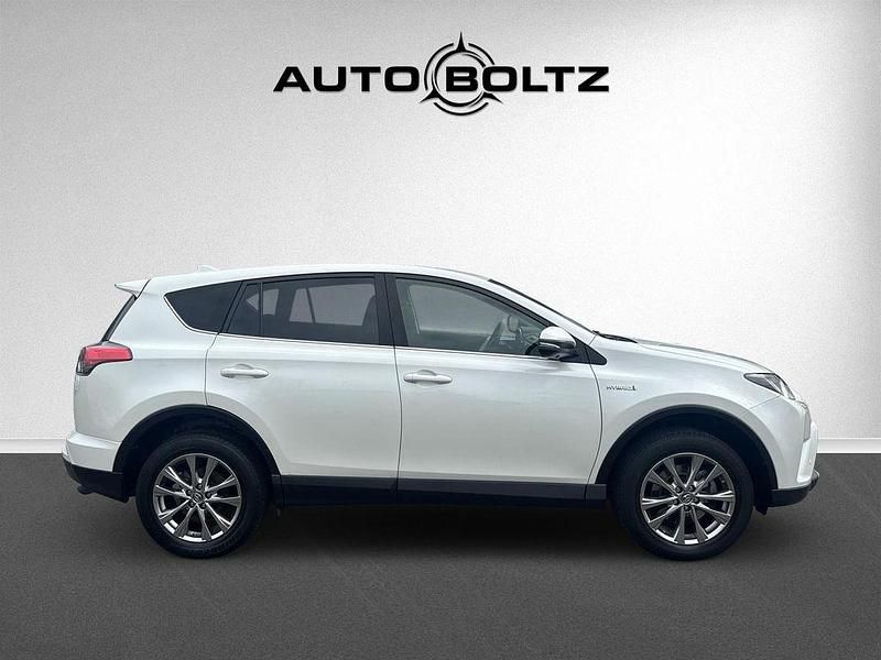 Gebraucht Toyota RAV4 Hybrid Executive 155 PS (114 kW) 2017 White pearl cs SUV