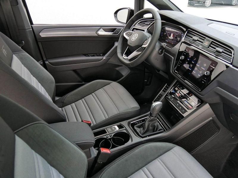 Gebraucht VW Touran Highline 150 PS (110 kW) 2025 Grenadillschwarz metallic Van / Kleinbus