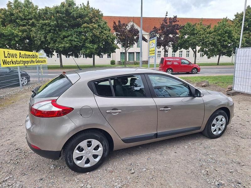 Gebraucht Renault Mégane III 101 PS (74 kW) 2011 Grau Limousine