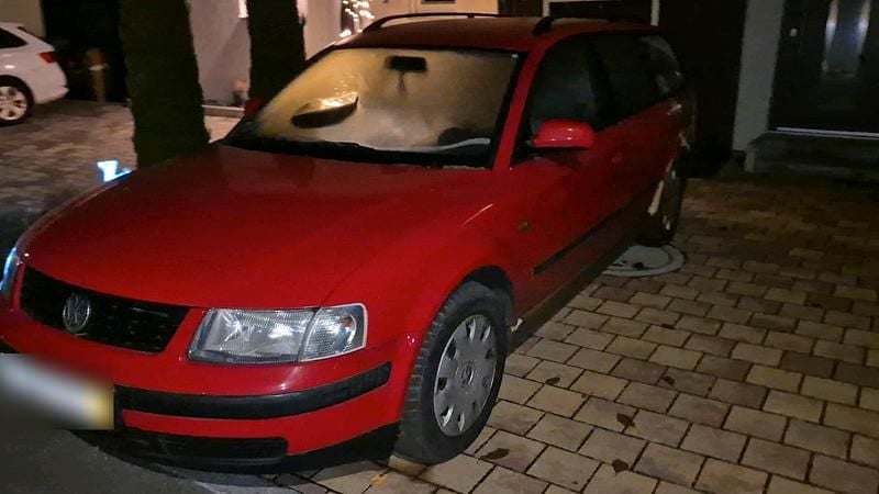 Second-hand VW Passat 101 CP (74 kW) 1998 Roșu Break