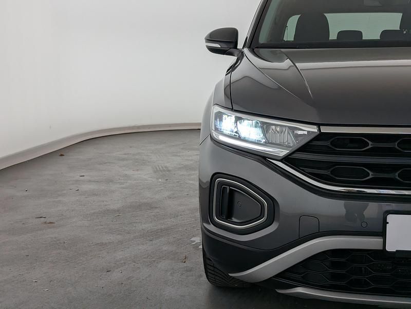 Gebraucht VW T-Roc Life 110 PS (80 kW) 2023 Indiumgrau metallic SUV