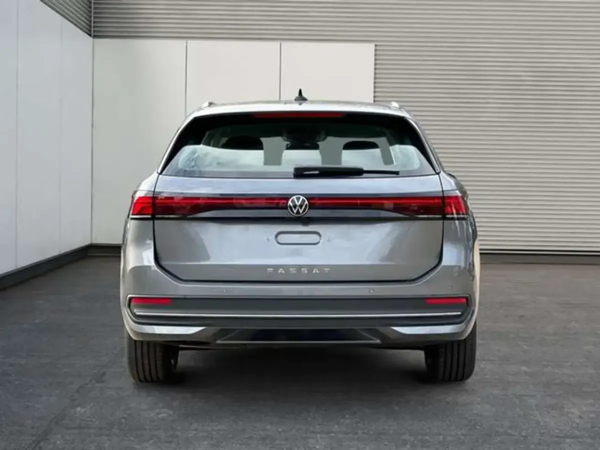Neu VW Passat Business 150 PS (110 kW) 2025 Diabasgrau metallic/grau Kombi