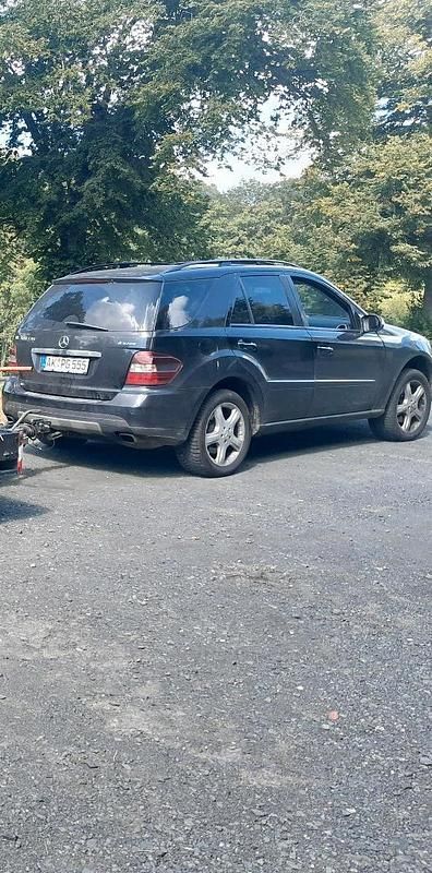 Schwarz Gebraucht 2007 Mercedes ML320 SUV | 7.000 € (Fairer Preis) - Bild 1/4