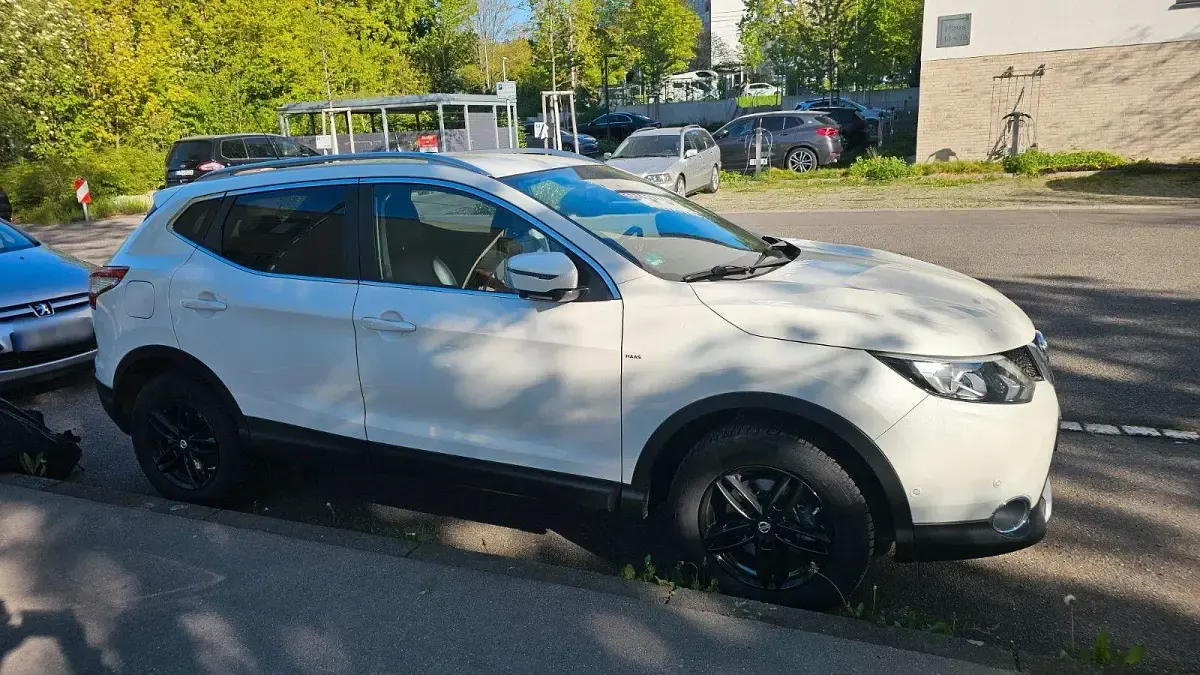 Gebraucht Nissan Qashqai Black Edition 131 PS (96 kW) 2016 Weiß SUV