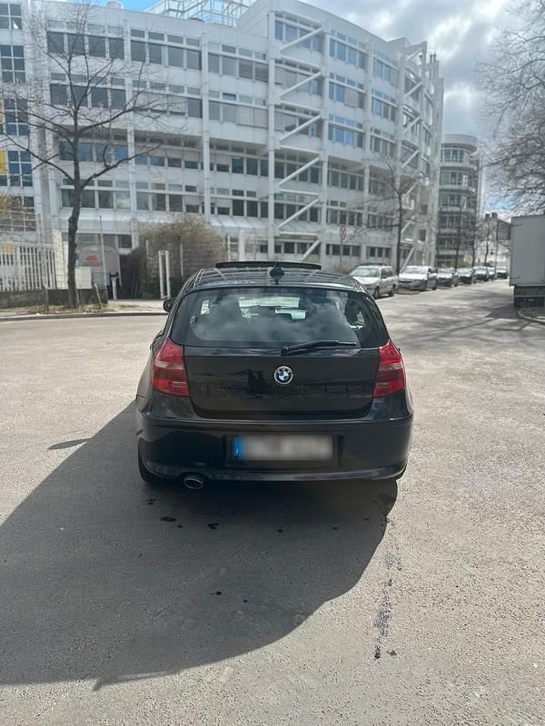 Gebraucht BMW 120 177 PS (130 kW) 2010 Schwarz Kleinwagen