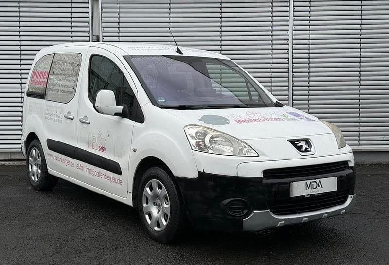 Weiß Gebraucht 2011 Peugeot Partner Tepee Tendance Van / Kleinbus | 4.850 € (Guter Preis) - Bild 1/4