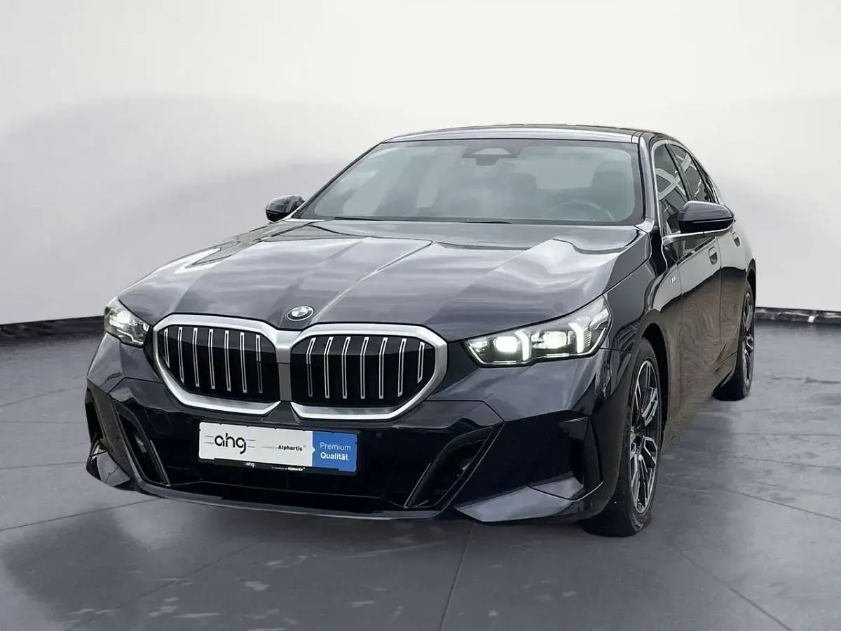 Gebraucht BMW 520 197 PS (144 kW) 2024 M carbonschwarz metallic Limousine