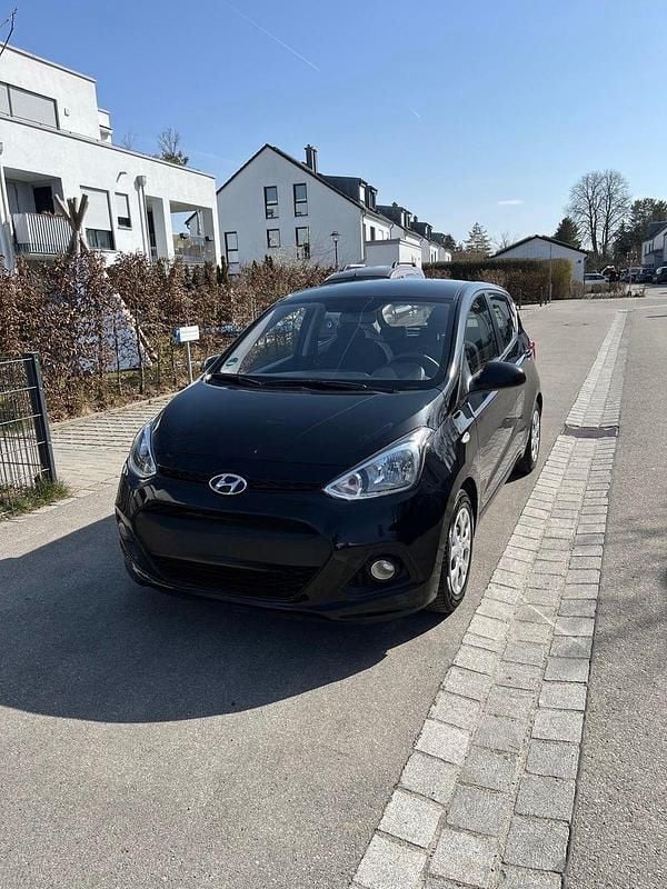 Gebraucht Hyundai i10 Classic 67 PS (49 kW) 2016 Schwarz Kleinwagen
