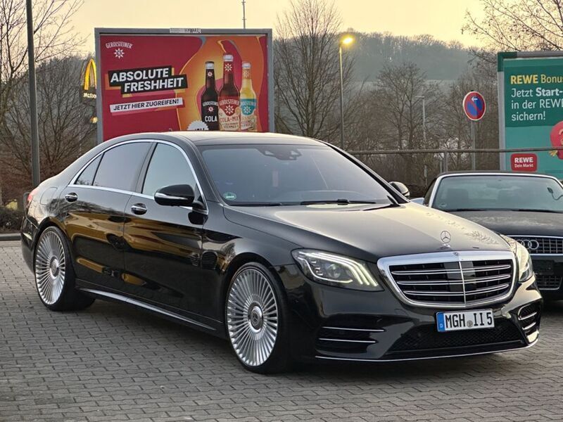 Schwarz Gebraucht 2018 Mercedes S560 AMG Limousine | 68.990 € - Bild 1/4