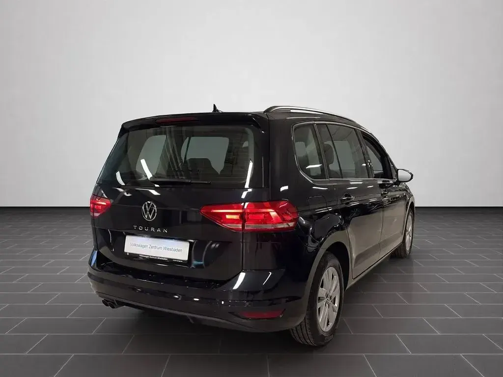 Gebraucht VW Touran Comfortline 150 PS (110 kW) 2022 Deep black perleffekt (metallic) Van / Kleinbus
