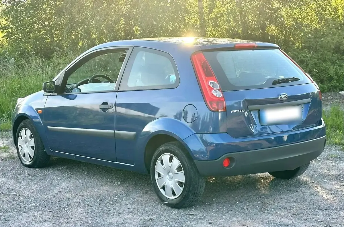 Gebraucht Ford Fiesta 70 PS (51 kW) 2006 Blau Kleinwagen