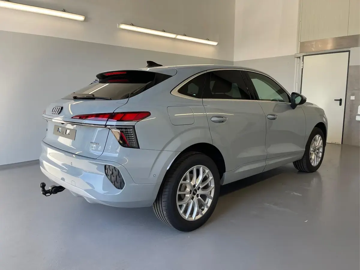 Gebraucht Audi Q3 Sportback 204 PS (150 kW) 2026 [1x1x] pfeilgrau perleffekt SUV