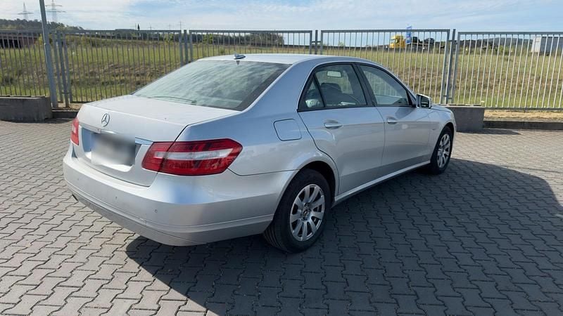Gebraucht Mercedes E250 204 PS (150 kW) 2009 Silber Limousine