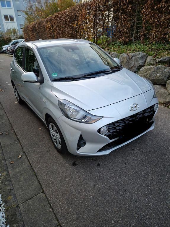 Silber Gebraucht 2021 Hyundai i10 Trend Kleinwagen | 9.999 € (Superpreis) - Bild 1/4