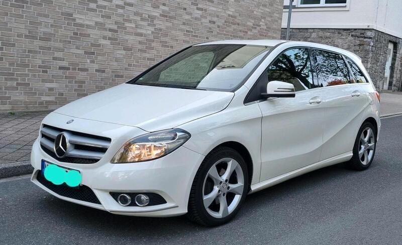 Weiß Gebraucht 2014 Mercedes B180 Van / Kleinbus | 11.200 € (Guter Preis) - Bild 1/4