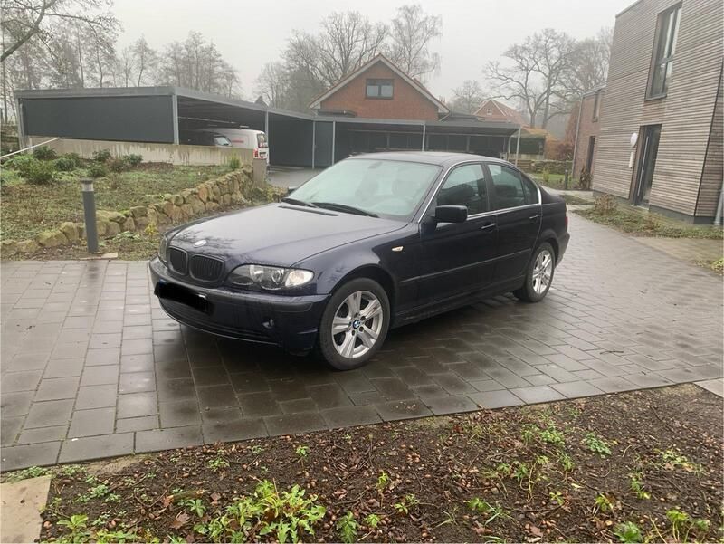 Blau Gebraucht 2003 BMW 320 Limousine | 2.299 € (Superpreis) - Bild 1/4