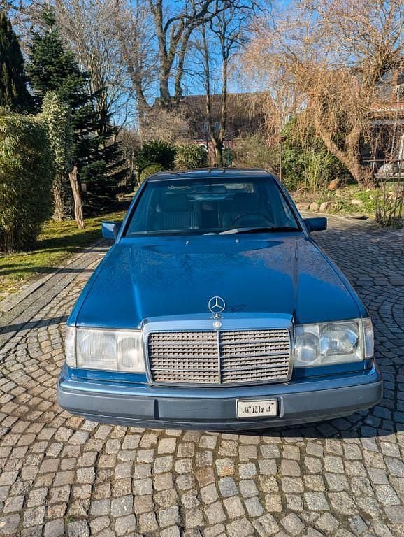 Gebraucht Mercedes 200 75 PS (55 kW) 1990 Blau Limousine