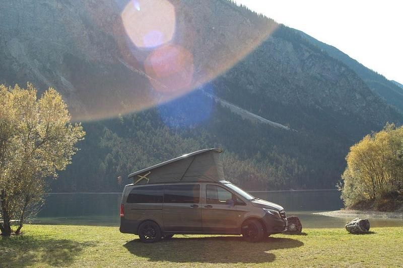 Braun Gebraucht 2017 Mercedes V250 Marco Polo Van / Kleinbus | 38.400 € (Fairer Preis) - Bild 1/4