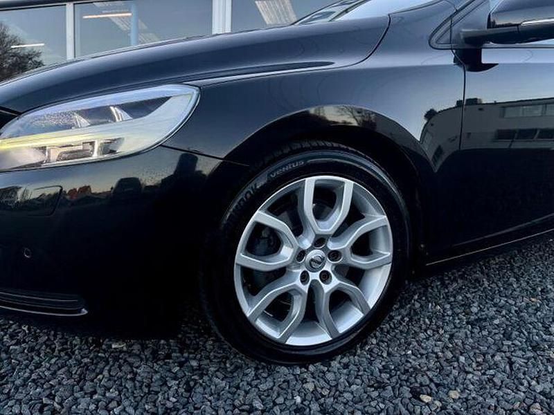 Gebraucht Volvo V40 Momentum 310 PS (228 kW) 2016 Schwarz Limousine
