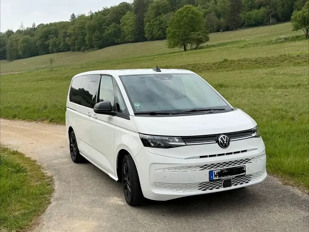 Używany VW Multivan Life 136 KM (100 kW) 2023 Biały Minivan