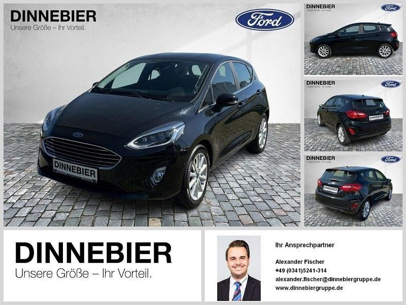 Schwarz (metallic) Gebraucht 2018 Ford Fiesta Titanium Kleinwagen | 13.249 € (Fairer Preis) - Bild 1/2