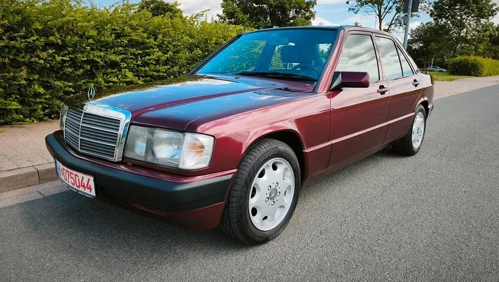 Gebraucht Mercedes 190 Avantgarde 109 PS (80 kW) 1992 Rot Limousine