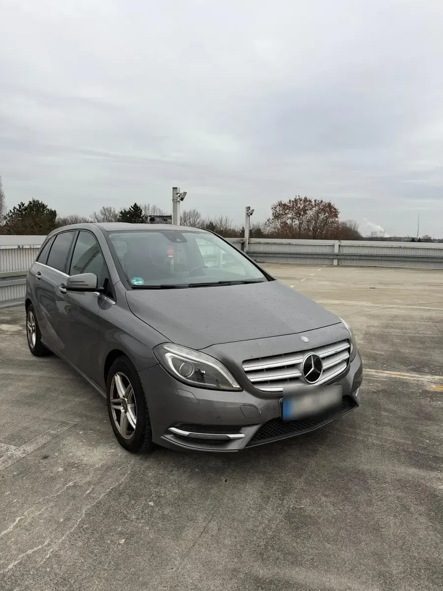 Gebraucht Mercedes B200 136 PS (100 kW) 2012 Grau Kleinwagen