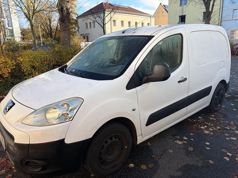 Weiß Gebraucht 2010 Peugeot Partner Van | 2.900 € (Fairer Preis) - Bild 1/4
