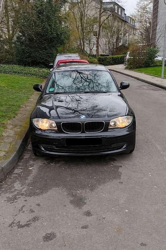 Gebraucht BMW 116 122 PS (89 kW) 2009 Schwarz Kleinwagen