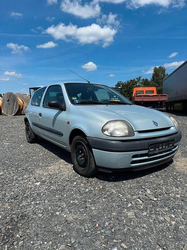 Grau Gebraucht 1999 Renault Clio II Basis Limousine | 1.500 € (Fairer Preis) - Bild 1/4