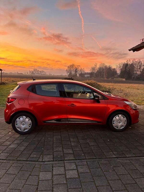 Gebraucht Renault Clio IV 90 PS (66 kW) 2013 Rot Limousine