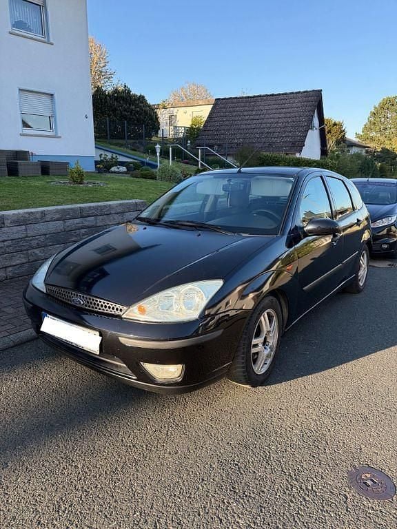 Second-hand Ford Focus 101 CP (74 kW) 2004 Negru Berlinǎ