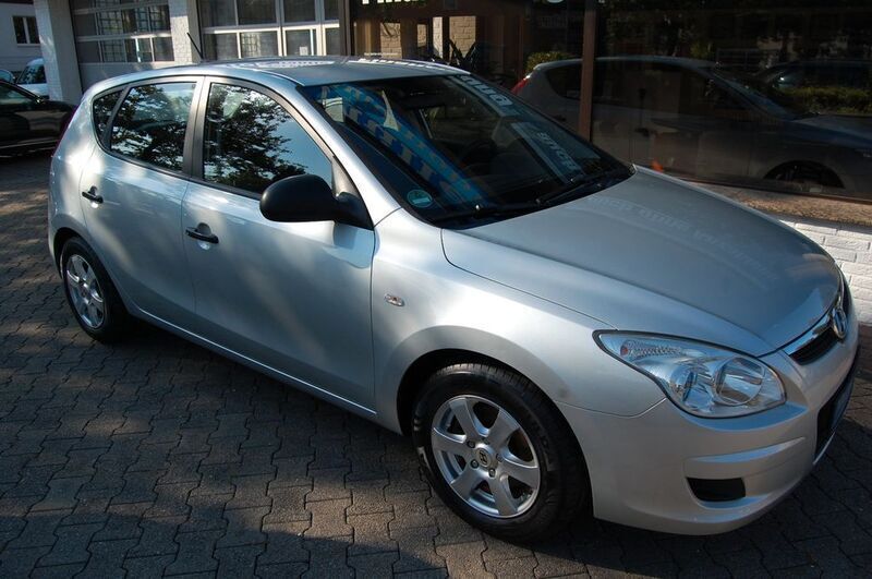 Silber Gebraucht 2008 Hyundai i30 Classic Limousine | 4.840 € - Bild 1/4