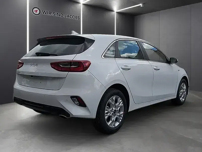 Gebraucht Kia Ceed Comfort 140 PS (102 kW) 2025 Weiss Kleinwagen