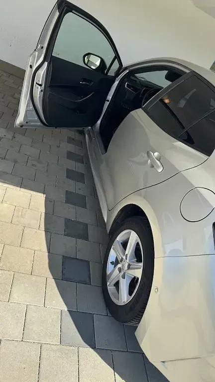 Gebraucht Toyota Corolla Club 122 PS (89 kW) 2019 Silber Limousine