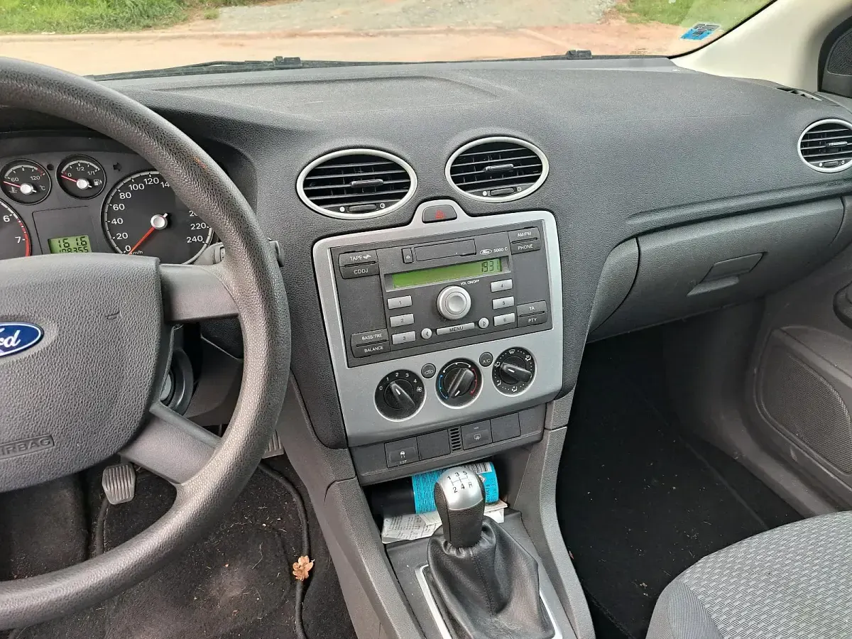 Gebraucht Ford Focus 100 PS (73 kW) 2005 Grau Kleinwagen