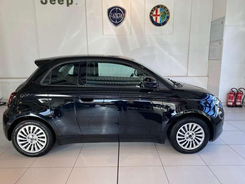 Gebraucht Fiat 500e 86 kW (118 PS) 2023 Onyx schwarz Kleinwagen