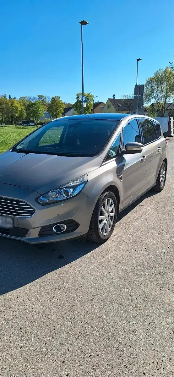 Gebraucht Ford S-MAX Titanium 179 PS (131 kW) 2016 Silber Van / Kleinbus