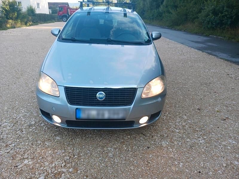 Silber Gebraucht 2005 Fiat Croma Kombi | 2.250 € (Teuer) - Bild 1/4