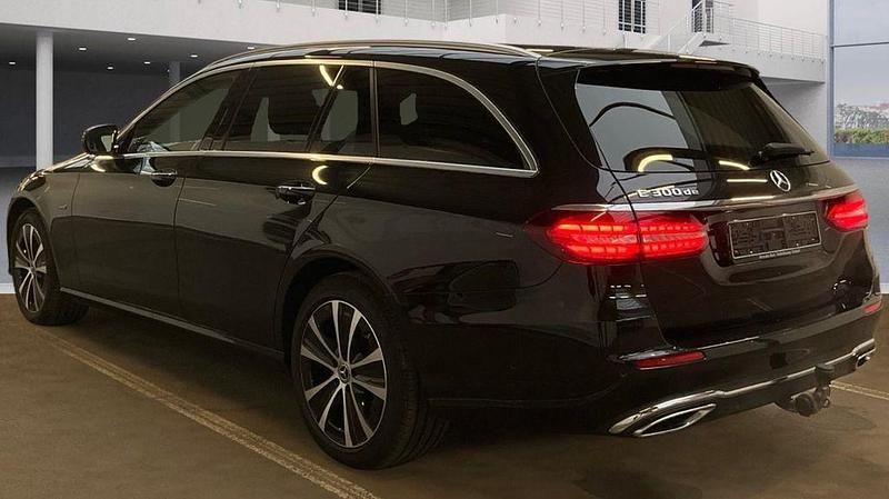Gebraucht Mercedes E300 194 PS (142 kW) 2021 Schwarz Kombi