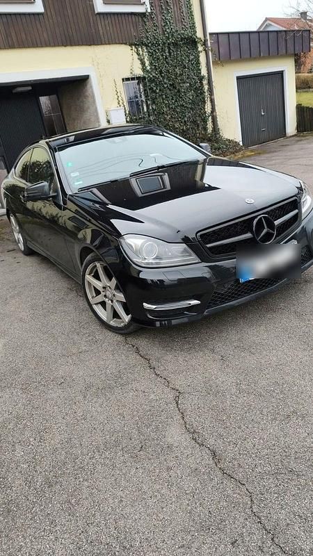 Schwarz Gebraucht 2013 Mercedes C250 AMG line Coupé | 10.500 € (Guter Preis) - Bild 1/4